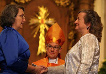 LESBIAN PRIESTS MARRY IN US - MambaOnline - LGBTQ South Africa online