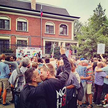 The August 9 Antwerp kiss-in (Pic: @Bouska)