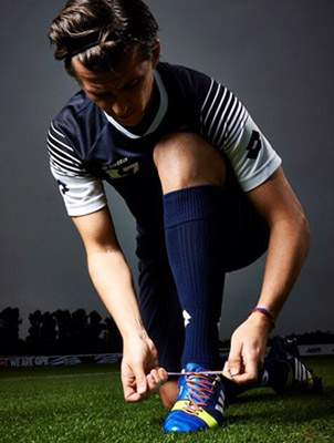 Joey Barton laces up his rainbow laces
