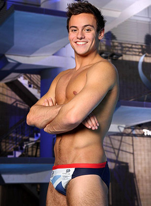 tom_daley_comes_out_as_bisexual_dating_man