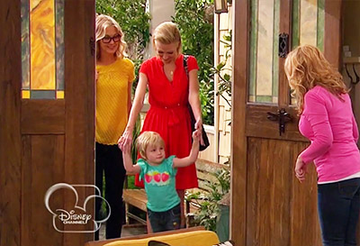disney_channel_introduces_gay_lesbian_family_for_first_time