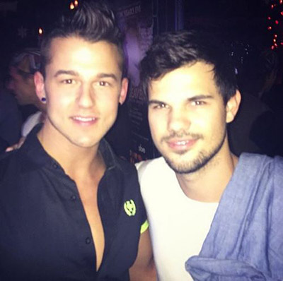 taylor_lautner_with_gay_underwear_model_gay_bar