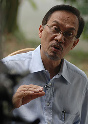 Anwar_Ibrahim_jailed_five_years_gay_charges
