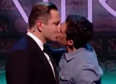 orlando_bloom_little_britain_star_gay_kiss