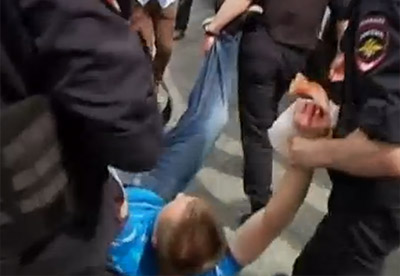 police_arrest_moscow_pride_2015_activists_nikolai