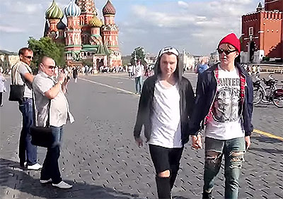 men_holding_hands_sworn_at_attacked_moscow_gay