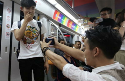 gay_man_proposes_boyfriend_beijing_subway_china