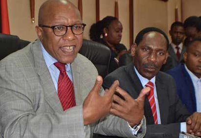 FBP CEO Themba Wakashe (left) CEO Ezekiel Mutua (centre) Pic: Standard Media 