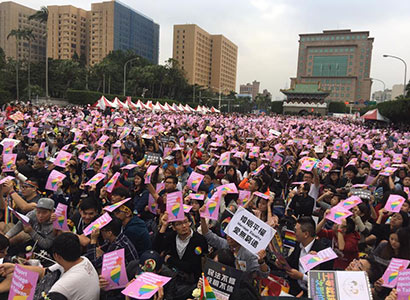 Massive rally for marriage equality in Taiwan's capital - MambaOnline ...