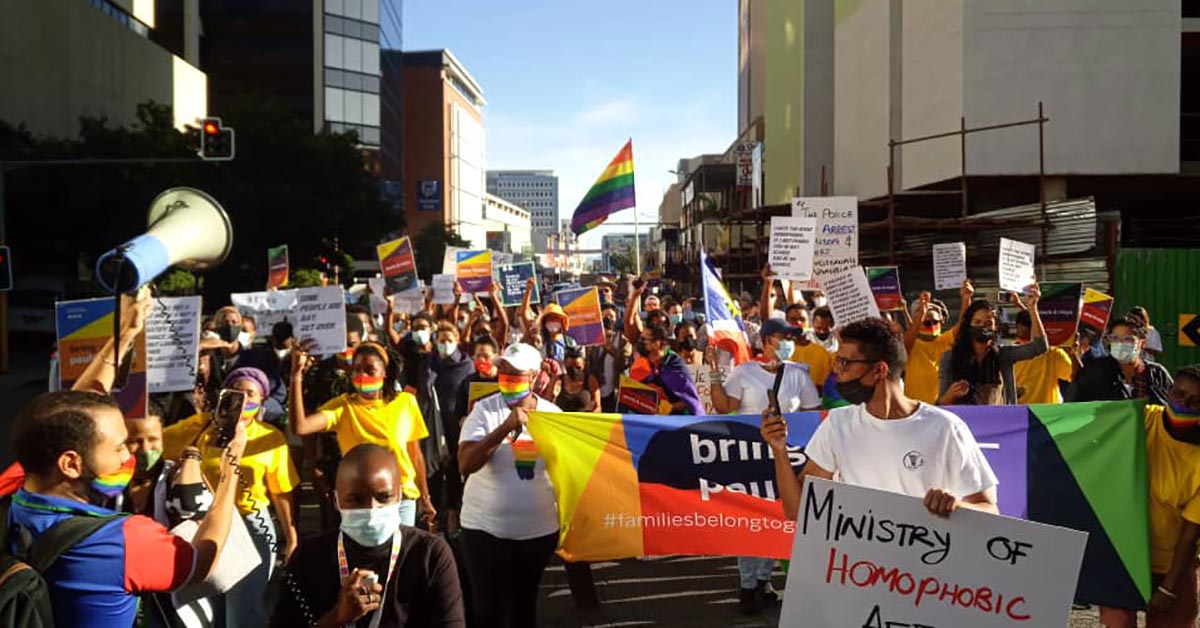 Demonstrators demanded that the same-sex family be reunited